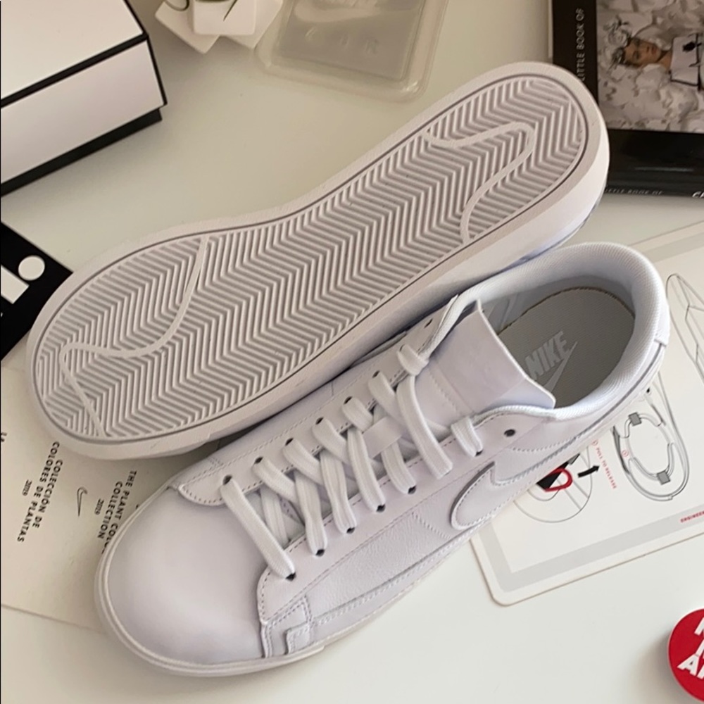 NWT Nike blazer low leather triple white - Picture 12 of 12